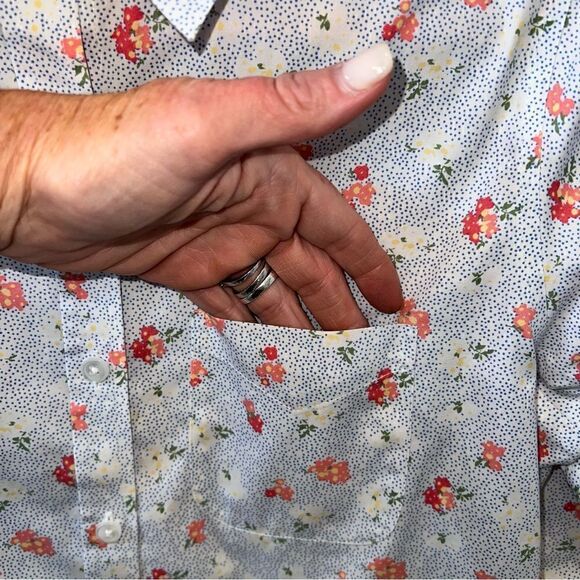 LL Bean Blue pink and white floral 100% cotton wrinkle free button up- NWOT- XS - Picture 9 of 12